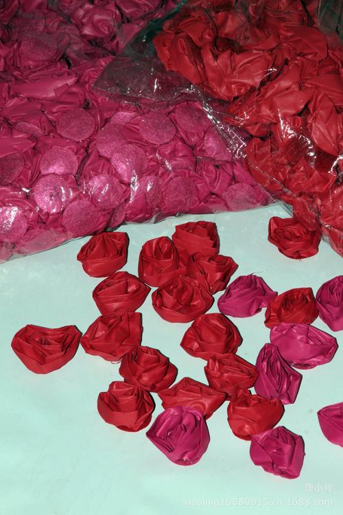 【低价现货】供应羽绒服面料胸花,卷心玫瑰花,承接来料加工